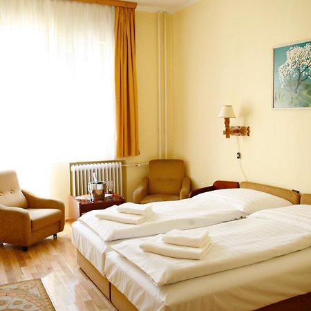 Hotel Bara Junior Βουδαπέστη Εξωτερικό φωτογραφία