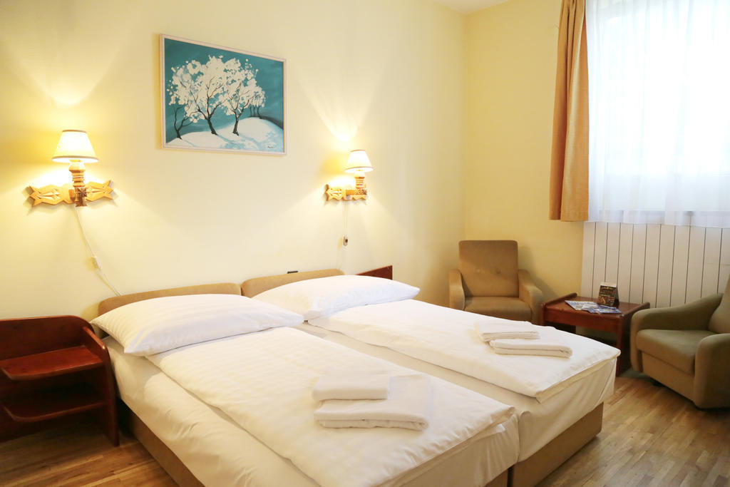 Hotel Bara Junior Βουδαπέστη Εξωτερικό φωτογραφία